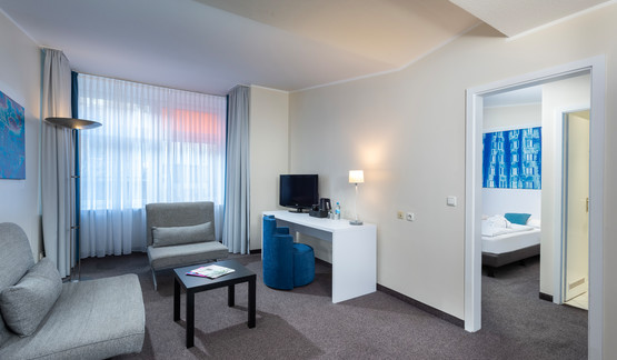 Spacious studio with bright interior in Düsseldorf City Centre hotel