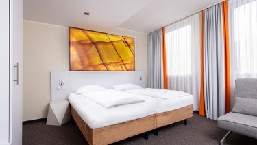 Spacious Superior room with bright interior in Düsseldorf City Centre hotel